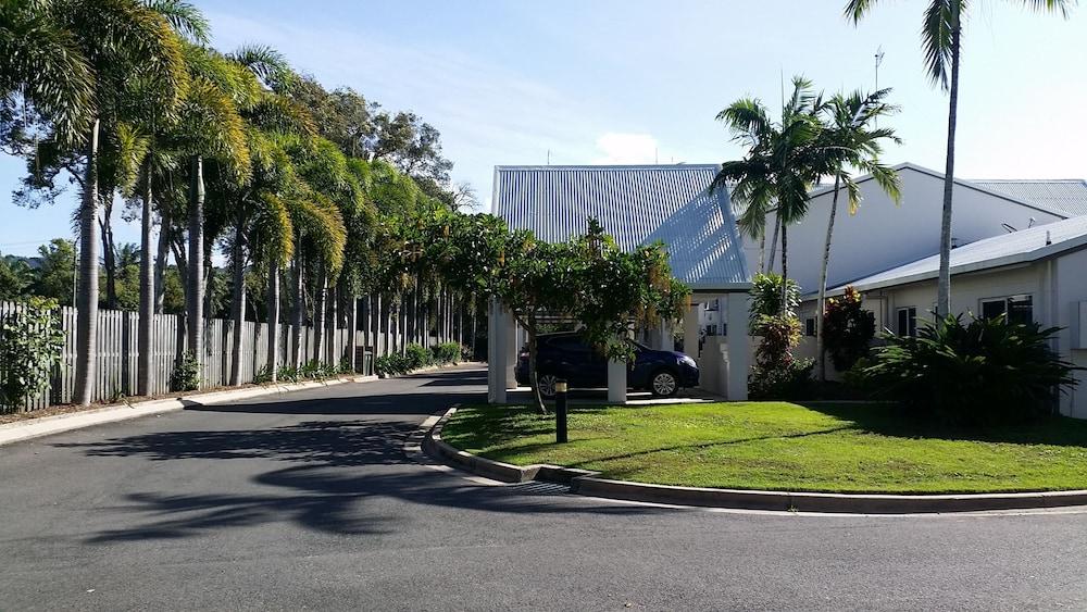 Titree Village Holiday Apartments Port Douglas Buitenkant foto