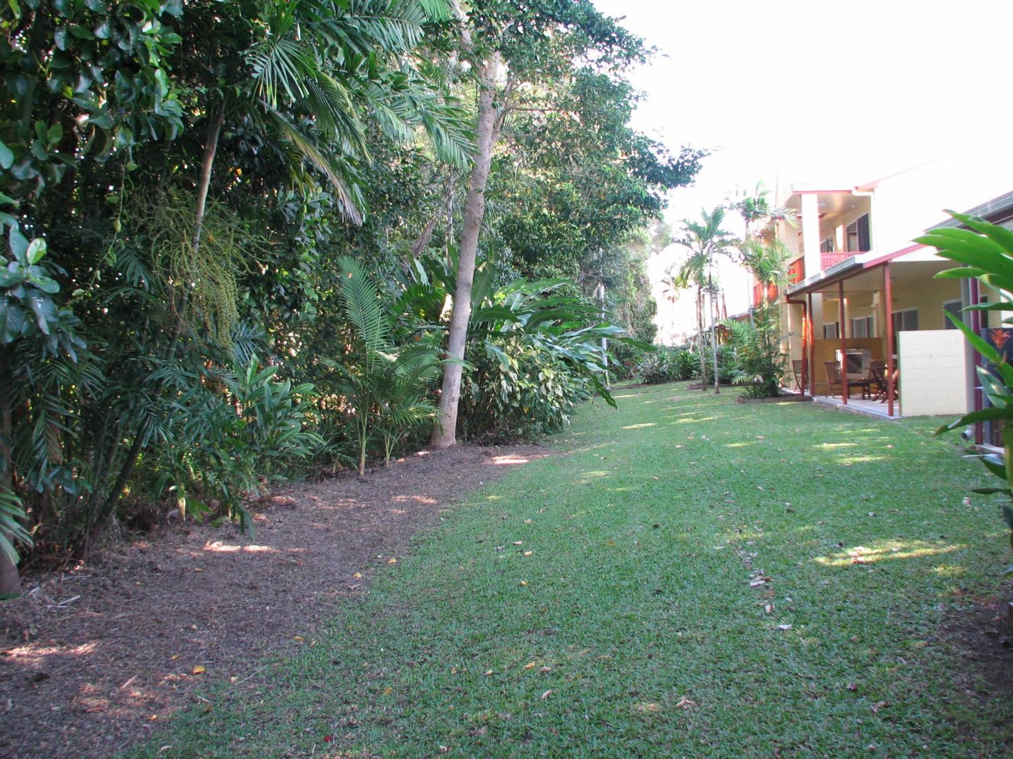 Titree Village Holiday Apartments Port Douglas Buitenkant foto